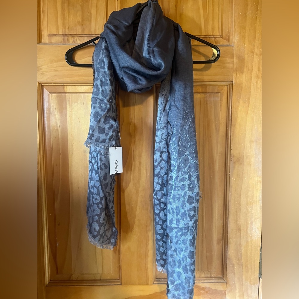 Calvin Klein Leopard scarf